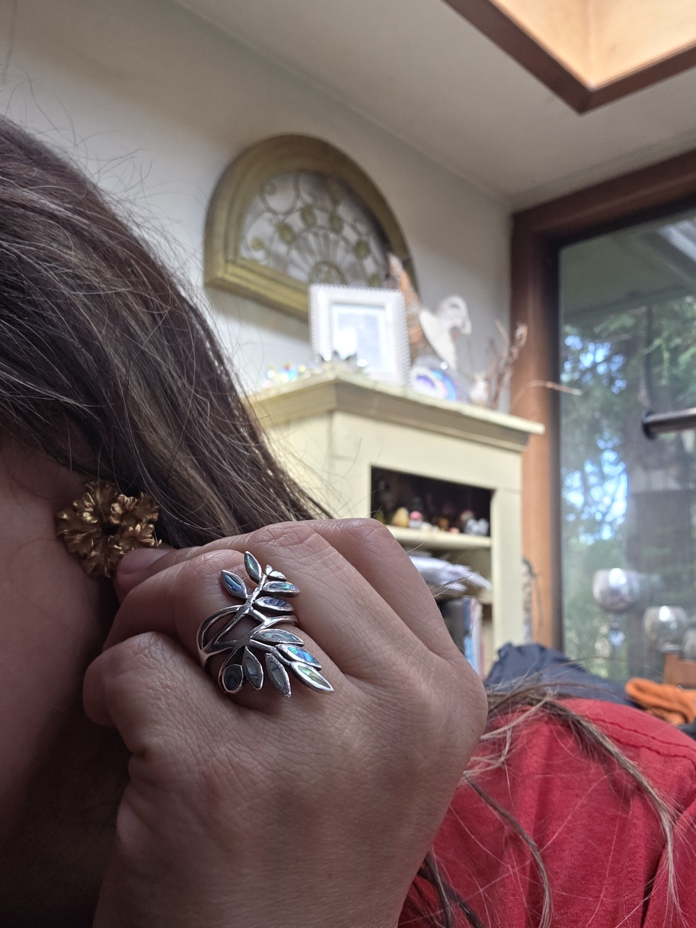 Oscar de la Renta Gold Floral Leaf Post Back Earrings - Picture 4 of 4